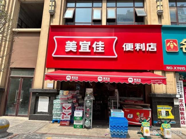 美宜佳被曝光后客流冷清店员玩手机
