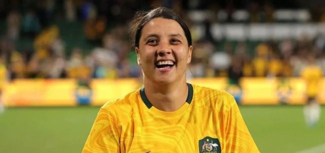 中国女足门将彭诗梦出击失误