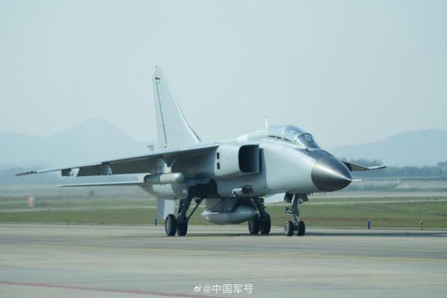 南部战区空军某部组织飞行训练 锤炼全天候作战能力