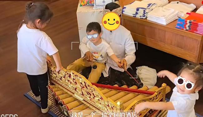 郑恺苗苗一家五口同框 幸福藏不住