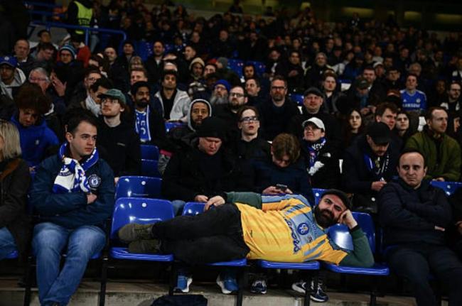 切尔西球迷怒了！当新老板面高呼阿布