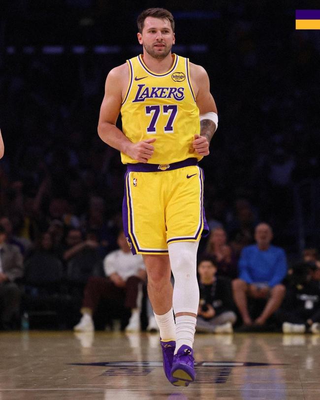 东契奇vs火箭轰36 6 4 2断