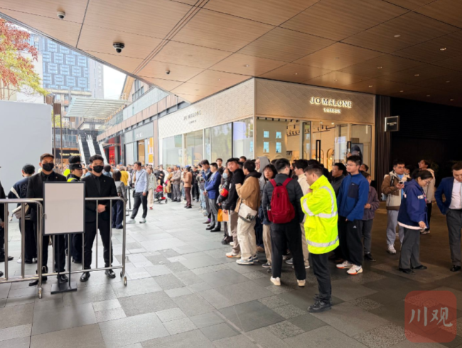 库克现身成都太古里 参加苹果50周年特别活动