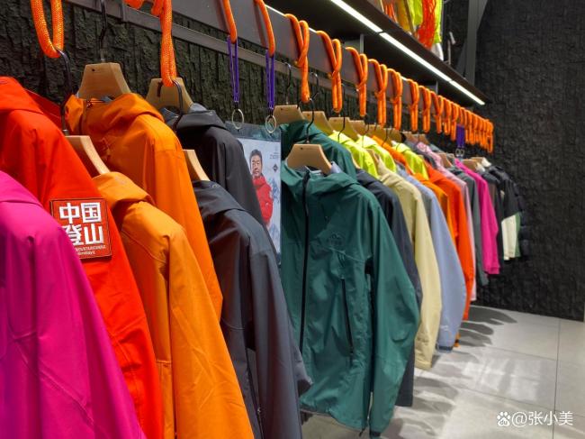 多品牌客服回应油价涨冲锋衣或更贵 合成纤维成本上升