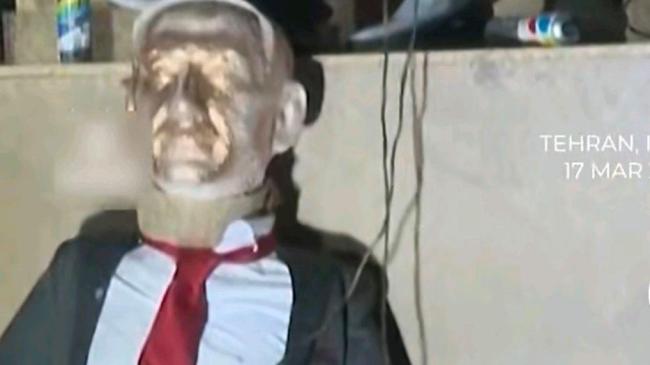 伊民众集会上焚烧特朗普内塔尼亚胡肖像 哀悼与政治表态交织