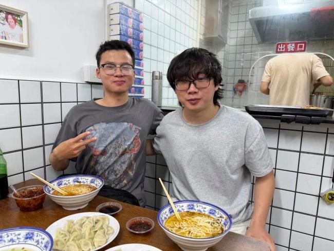 老板称5元水饺店每天能赚1千元 实惠价格吸引顾客