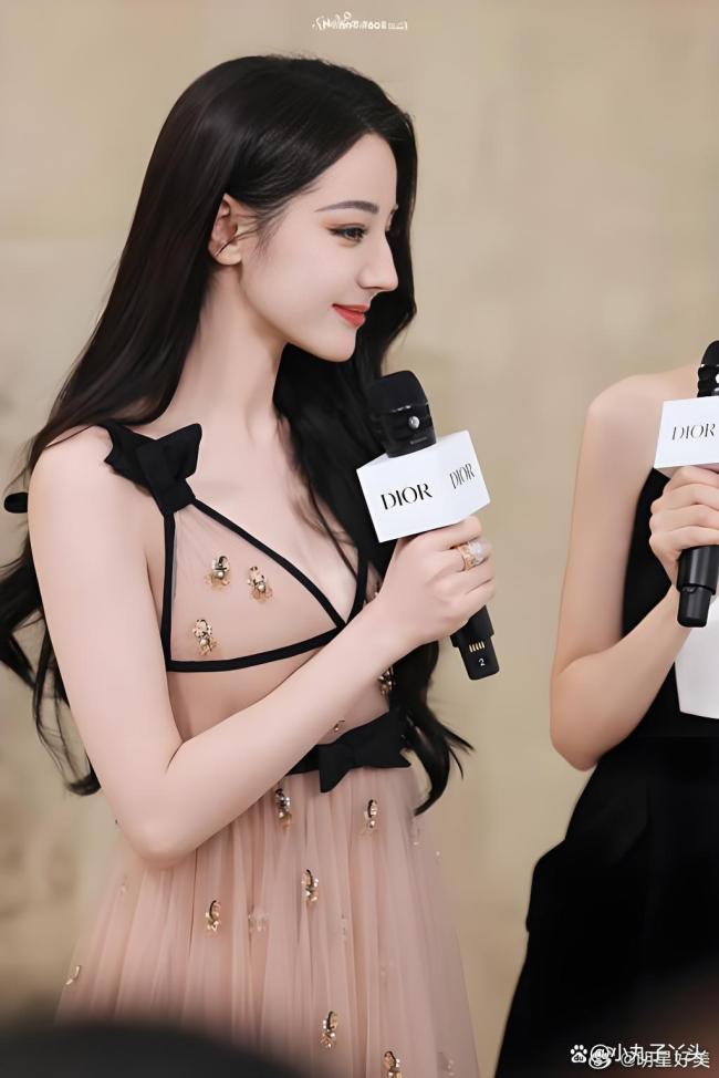 迪丽热巴粉丝喊话郝阿三 请善待她