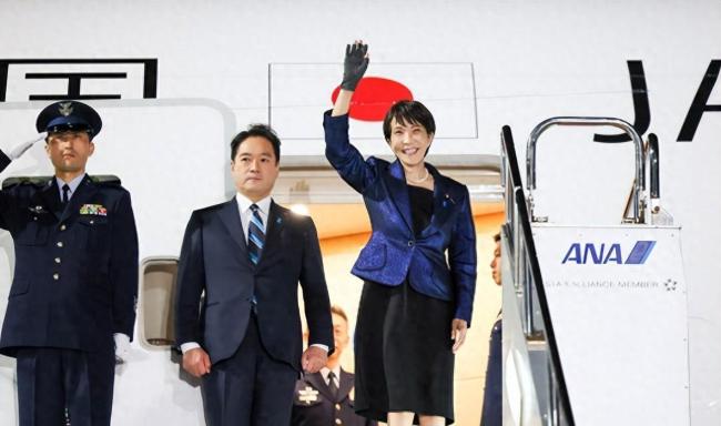 高市早苗一下舷梯就和美官员寒暄 访美行程正式启动