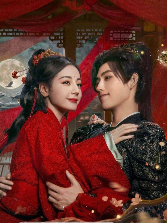 迪丽热巴红衣女鬼塑 《白天提灯》未播先火