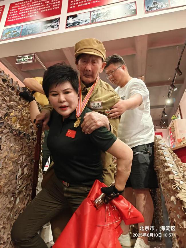 女子组织志愿军老兵相聚北京 新春礼遇温暖英雄心