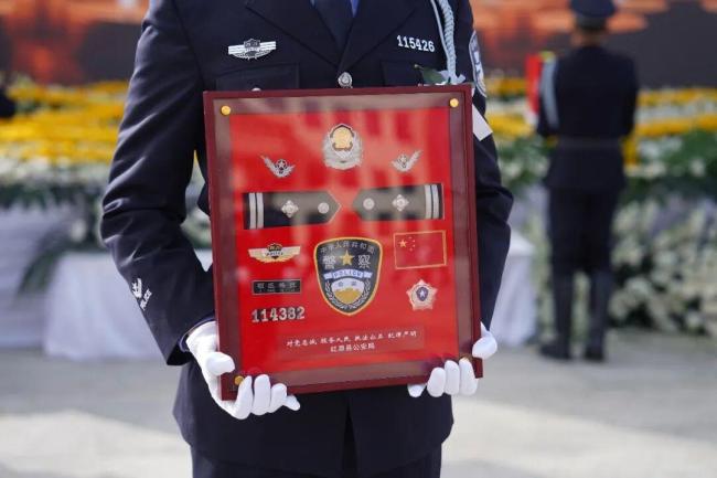 老搭档追忆牺牲民警额旺格拉 雪域忠诚永不灭