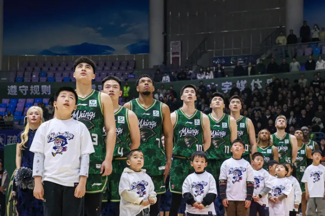 CBA“内讧”两将场上互动 今夏他俩谁走谁留？