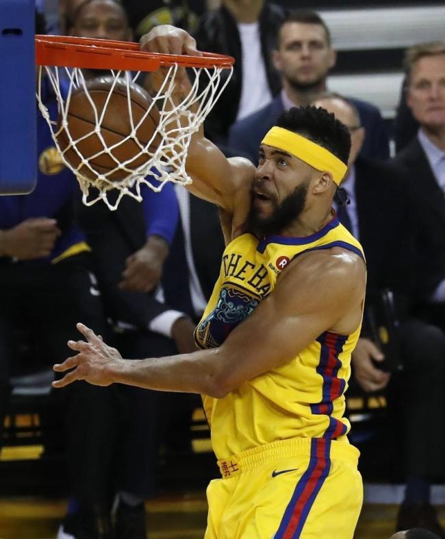 NBA三冠王被CBA教练“按”板凳？麦基气到摇头：这球没法打 篮不住嘴