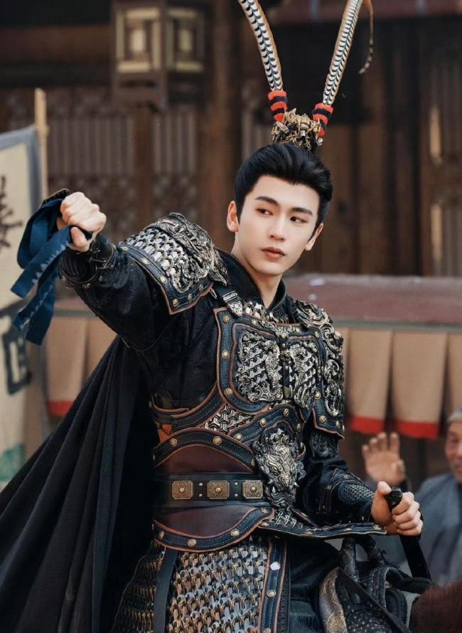 张凌赫的微指 接地气的明星魅力