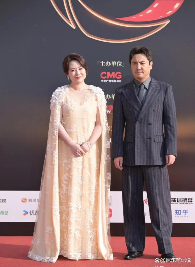 刘烨亮相中国电影盛典红毯被冻到搓手 沈马组合同框引热议