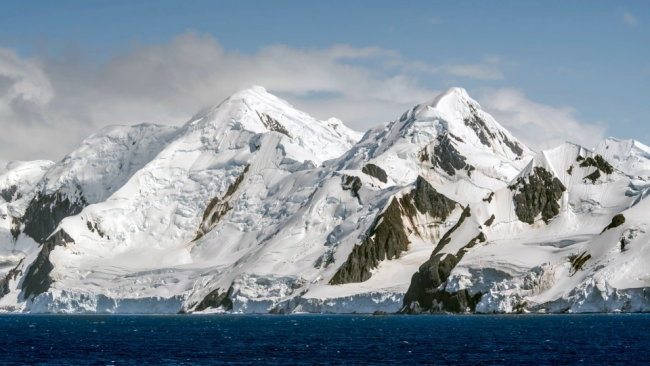南极和太平洋同时发生6级以上地震正常吗？是巧合还是危险信号？ 板块运动下的独立事件