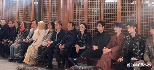 姚晨区别风云后初度公开亮相 颜料严肃引留情