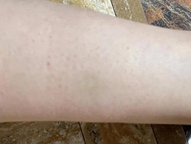 小区有人散养猪还追人拱人 物业回应