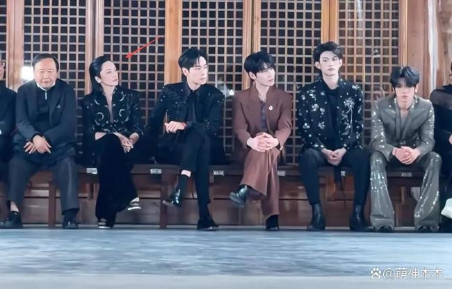 姚晨区别风云后初度公开亮相 颜料严肃引留情