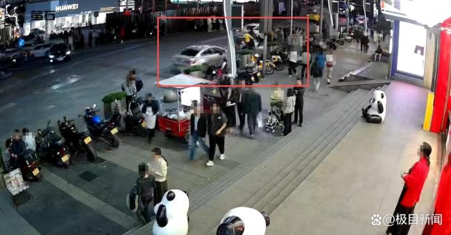 警方通报车辆失控撞向行人致3伤