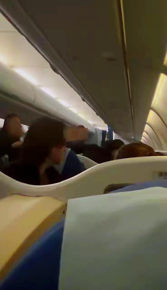 东航航班机舱现火情 机组迅速应对化险为夷