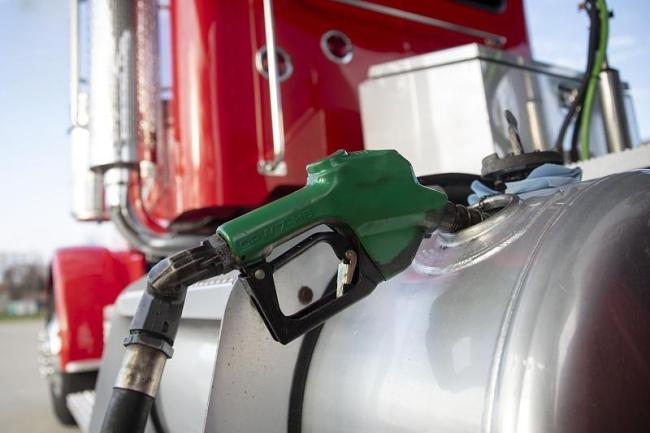 有车主已提前加满油：排队半小时也值