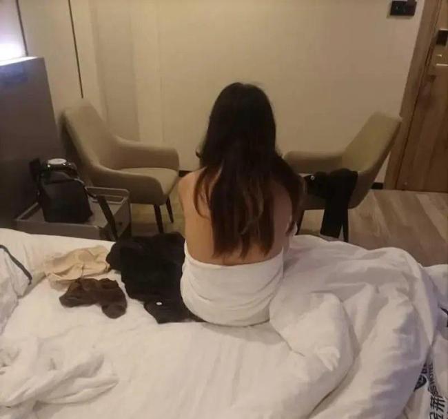 教师自拍不雅视频售卖获刑 法律底线不容触碰