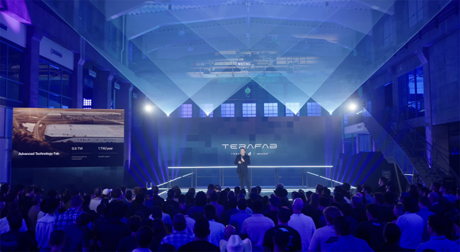 马斯克官宣开造2nm芯片特斯拉迈向AI自主新时代(图2)