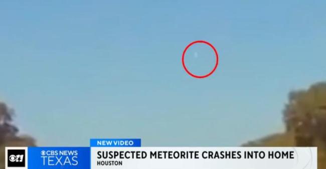 疑似流星碎片砸中休斯敦地区民宅 居民家中惊现神秘石头