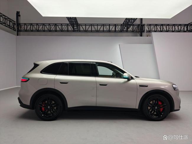 问界M6 为95后打造的智能SUV