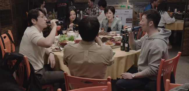 00后的酒桌真的不“登”了吗 低度人生的新选择