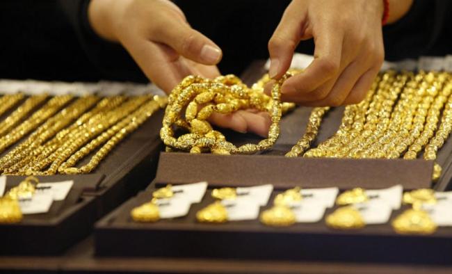 国内金价大幅下落 黄金市集惊魂动魄的暴跌