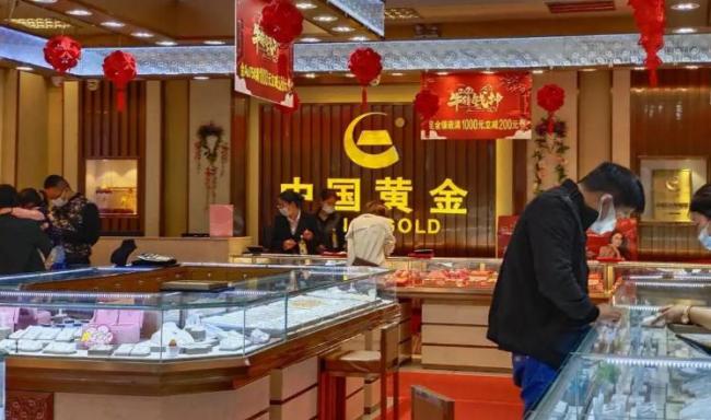 国内金价大幅下落 黄金市集惊魂动魄的暴跌