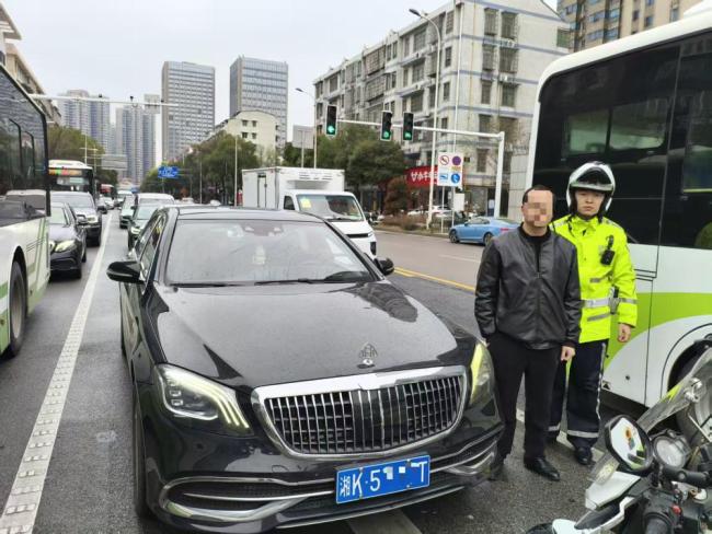 迈巴赫套牌开赴犯法百起