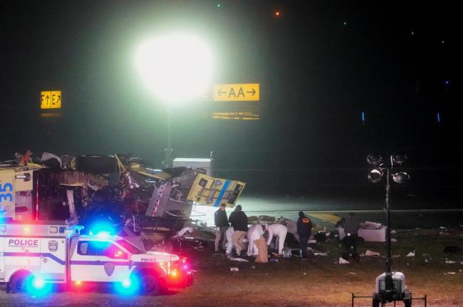 客机撞车 纽约机场上演《死神来了》 年轻飞行员遇难引发关注