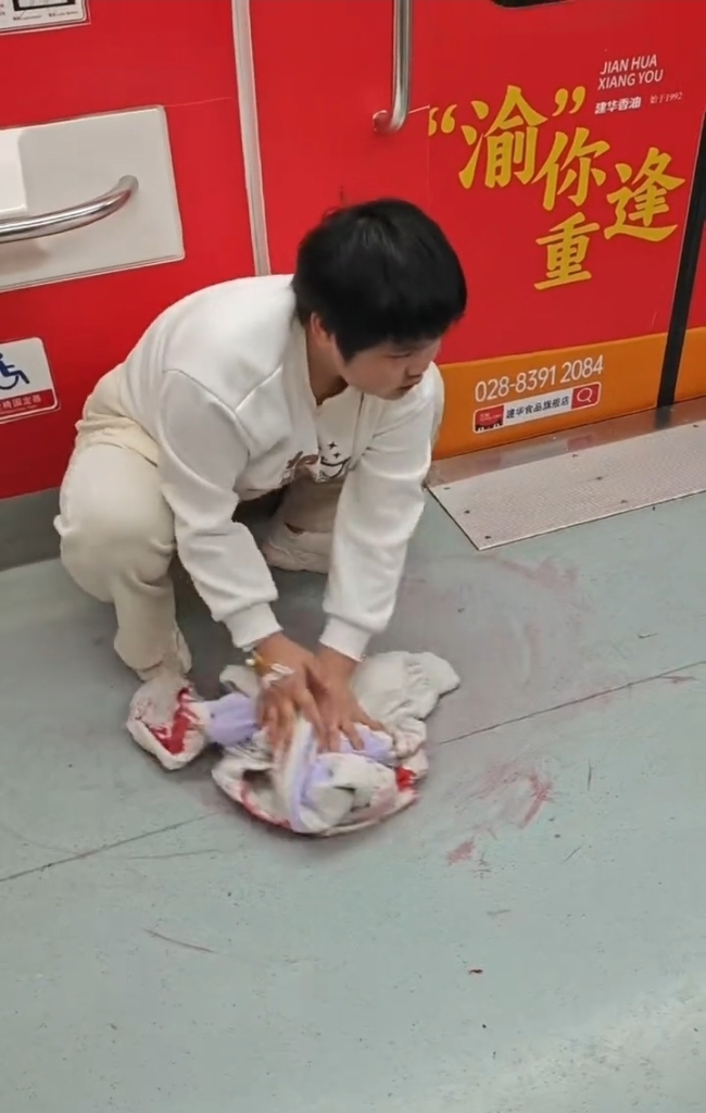 地铁吐血女孩回应网友关注