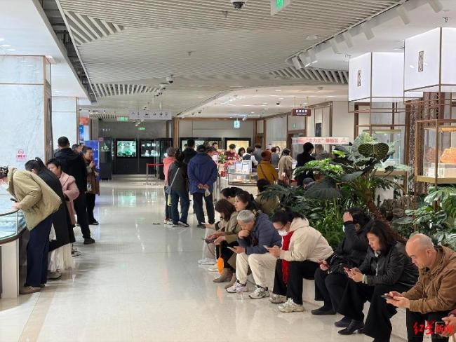 有金店10克和20克投资金条卖断货 金价波动引发抢购热潮