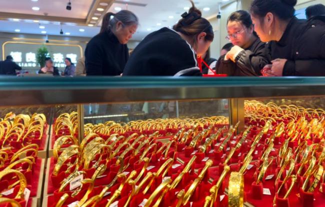 国内金价大幅下落 黄金市集惊魂动魄的暴跌