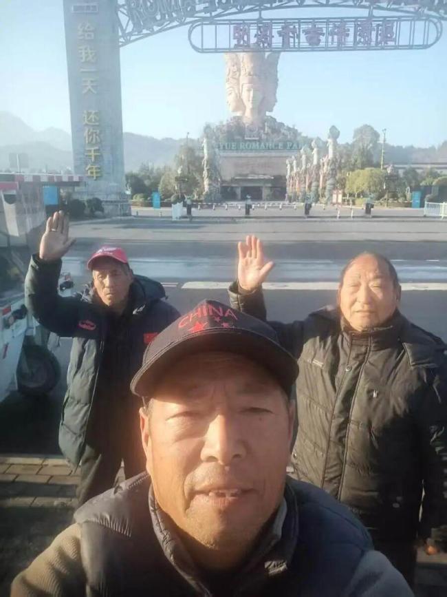 3位老人自驾三轮车穷游 跨越8个省份 年龄不是阻碍