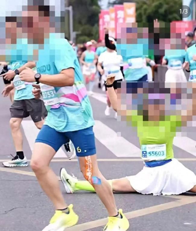 马拉松选手将大量赛道补给占为己有