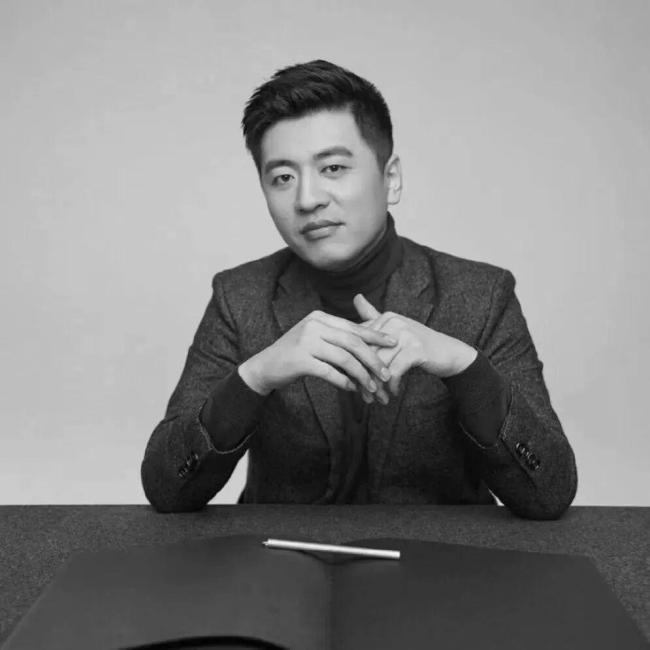 记者：张雪峰生前跑步出现不适送医