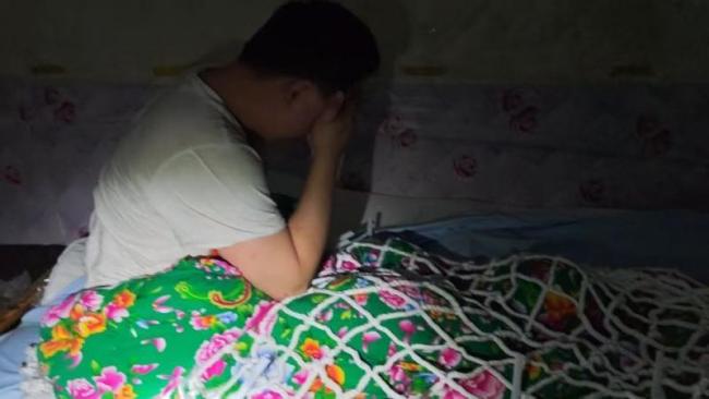 男子玩自捆被困外卖小哥报警 网络挑战需谨慎