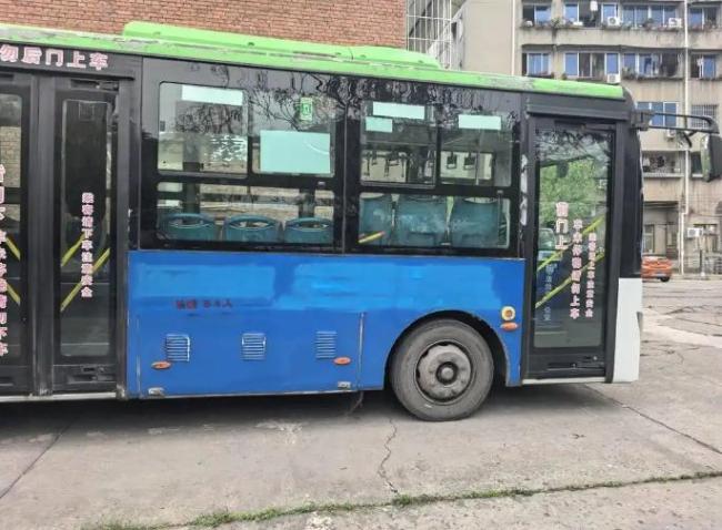 公交车争议广告系居民花5000投放