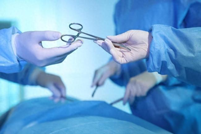 32岁产妇羊水栓塞成植物人