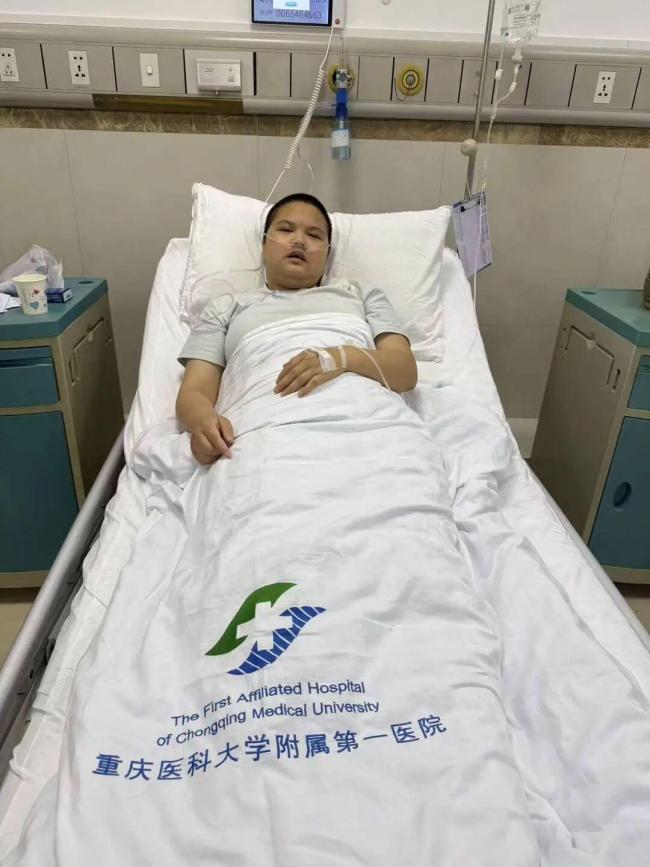 重庆地铁擦血女子已入华西治疗 罕见病患者坚强举动感动众人