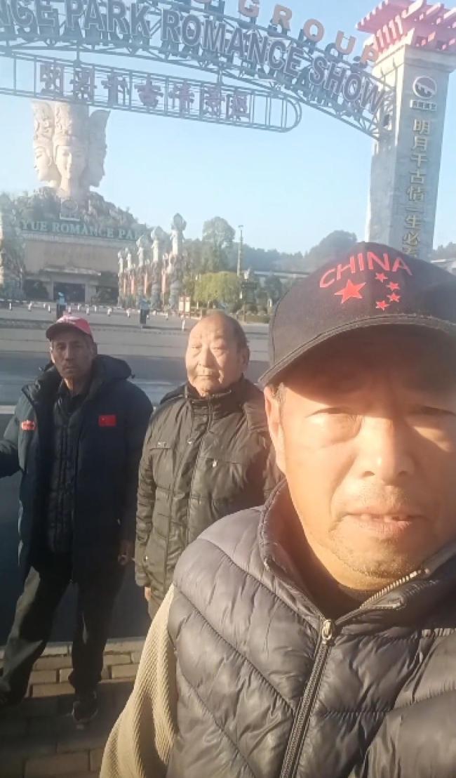 河南仨大爷自驾游前先签免责协议 风险共担意外自理