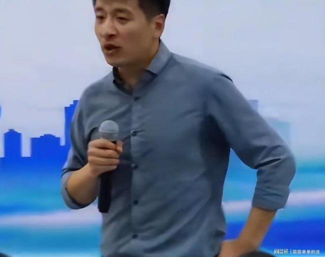 张雪峰最后一顿还在吃外卖 高强度工作与健康警示