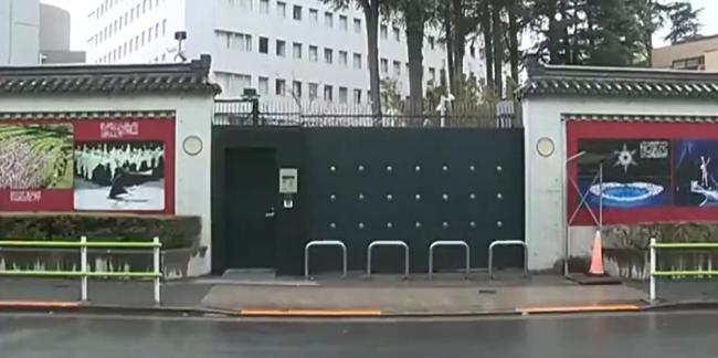 我使馆工作人员在绿化带发现刀具 自卫队人员闯入被捕