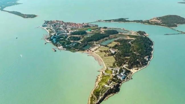 男子招募12位“岛主”共建民宿 共享模式吸引多元背景参与者