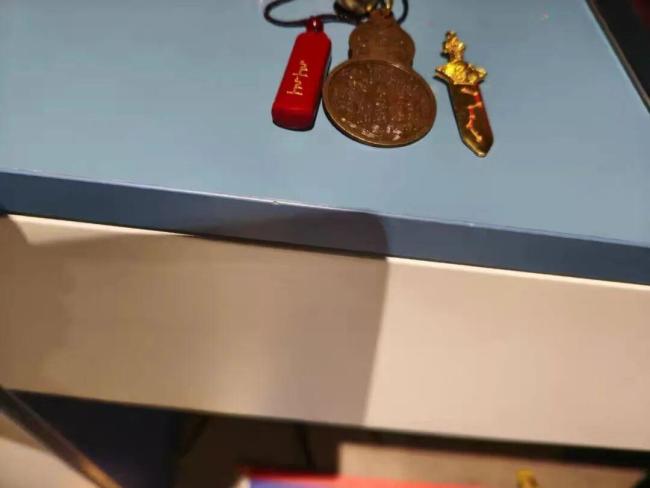 奶奶恋爱了 深夜对“建国”说情话 AI情感陷阱背后的真相